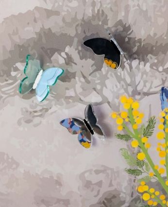 Set Funny Butterlies Vesta da 3 farfalle in cristallo acrilico colorato, misure diverse, decorazioni tridimensionali da parete o regalo elegante
