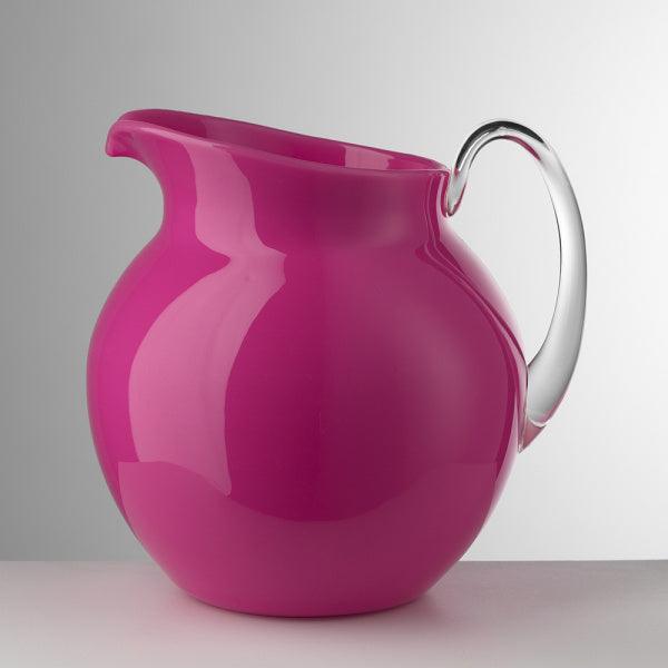 Brocca Palla Smalto fucsia in cristallo acrilico di Mario Luca Giusti con superficie lucida e forma tonda