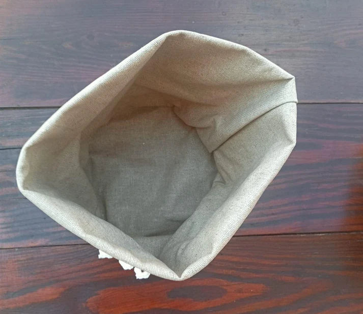 Chez Moi - Waxed linen food basket with cotton lace