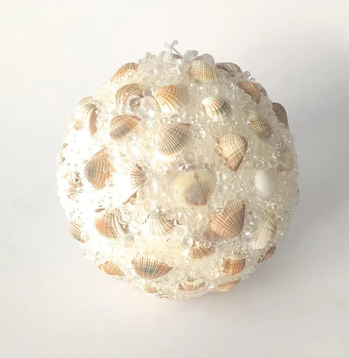 Palla decorativa Ø11 cm con conchiglie vere su base in resina e plastica, ornamento a tema marino