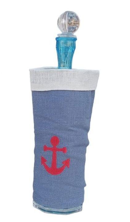 copri bottiglia in lino blu con ancora rossa ricamata a mano made in Italy