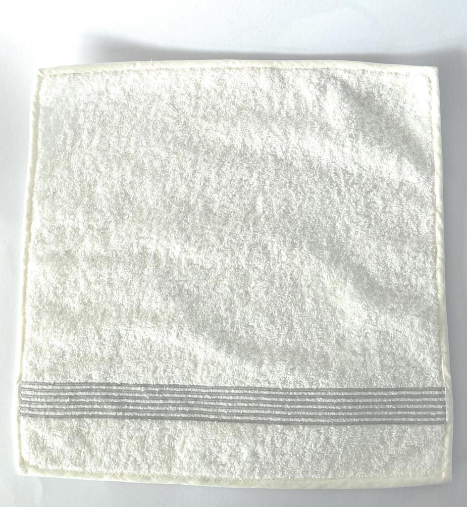 Lavetta aperta con righe grigie ricamate, minimal ed elegante – Spugna bianca 100% cotone