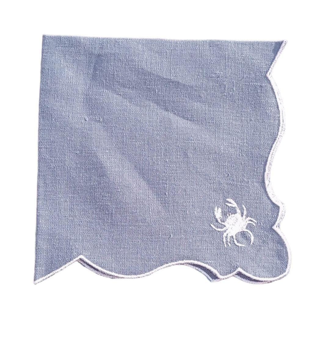 Tovagliolo artigianale in lino cerato blu con granchio e bordo ricamati in bianco
