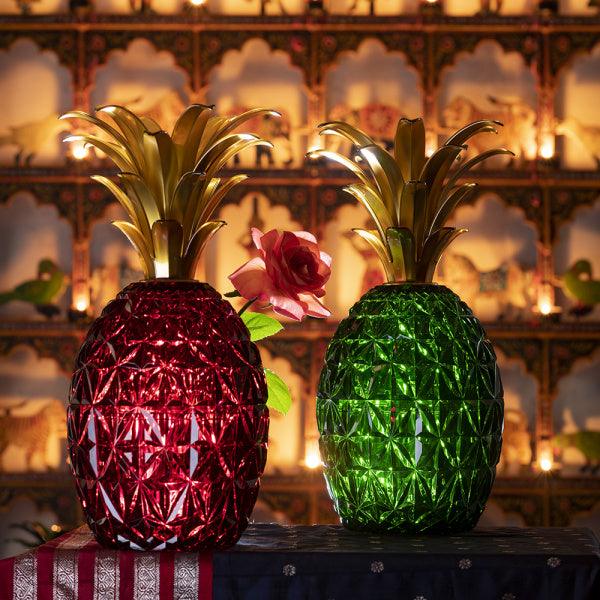 Melissa Mario Luca Giusti, porta posate a forma di ananas in acrilico, versioni verde e rubino con corona oro, design iconico e decorativo
