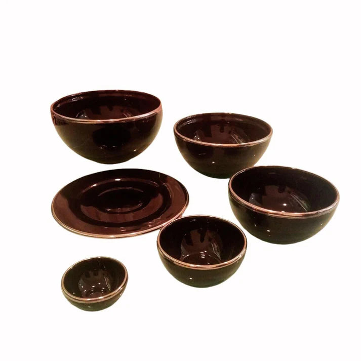 Set di ciotole in ceramica smaltata nero con bordo platino aperte per aperitivo elegante