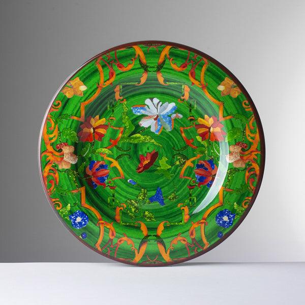 Piatto frutta Pancale verde di Mario Luca Giusti in melamina, con disegno floreale multicolore e fondo verde smaltato