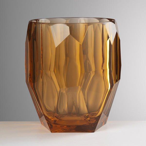 Antartica color ambra di Mario Luca Giusti, porta bottiglie o vaso in cristallo acrilico sfaccettato, elegante e resistente