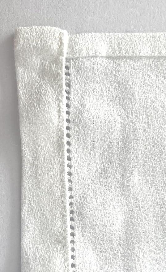 Orlo rifinito a mano su asciugamano in lino della Linea Coralli