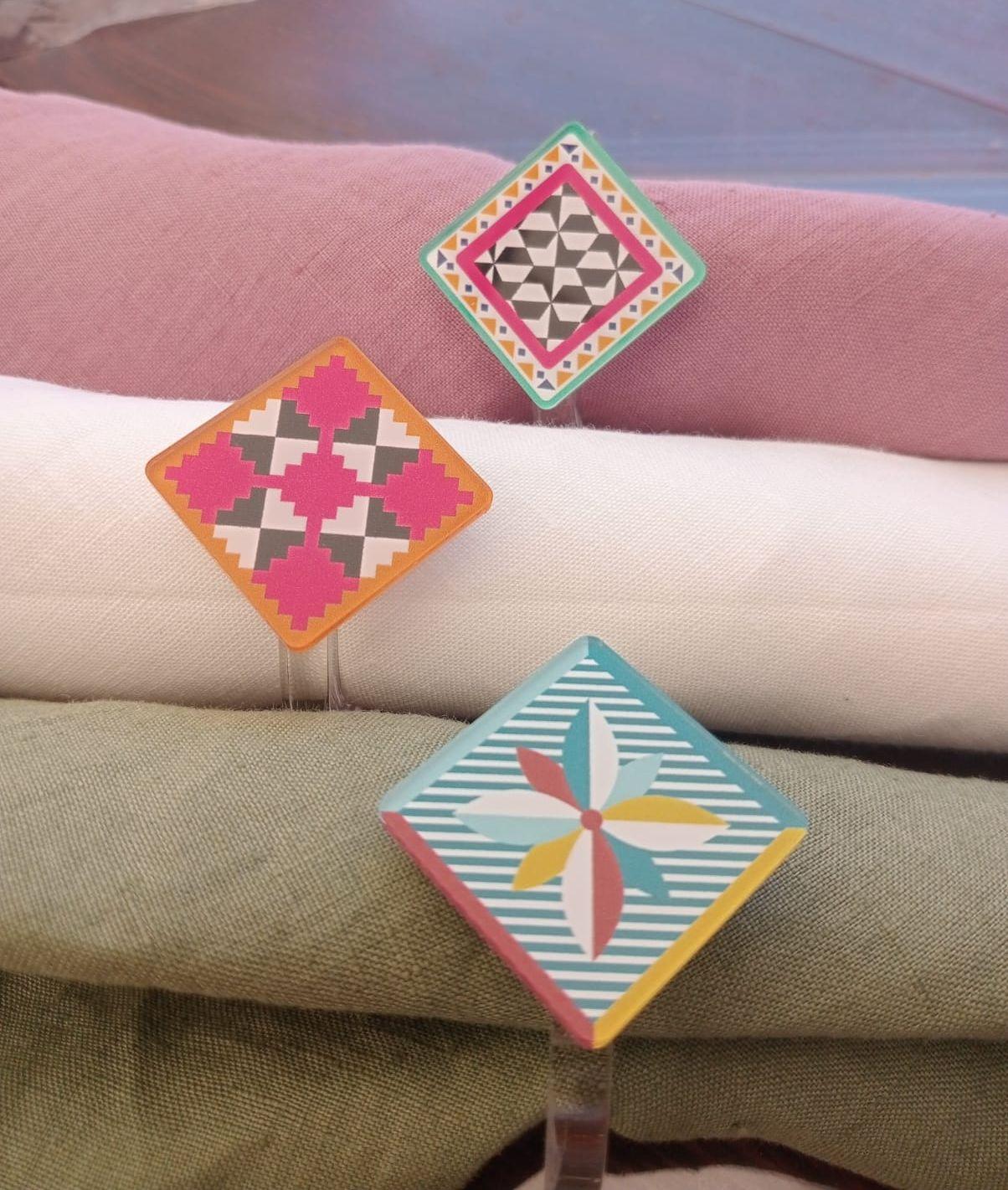 Ferma tovaglioli Vesta Home in acrilico modelli Ethnic e Foulard per tavole estive dal gusto mediterraneo