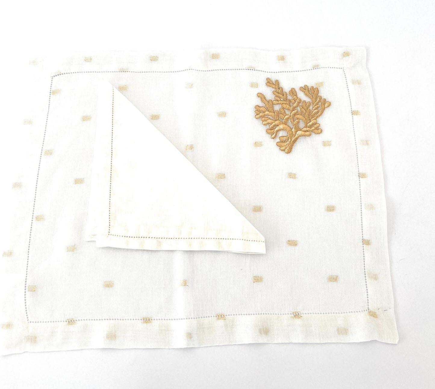 Placemat with matching napkin in LINEN BISSO, Coral White / Gold