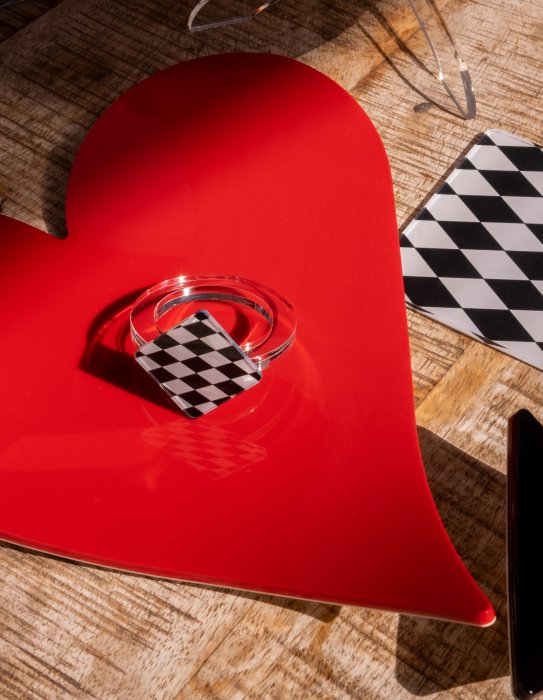 Vuota tasche Vesta in cristallo acrilico rosso a forma di cuore, ispirato ai semi delle carte da gioco, con ferma tovagliolo