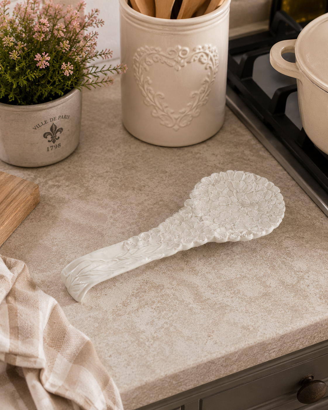 Repose-cuillère floral Virginia Casa : l'élégance artisanale pour votre cuisine