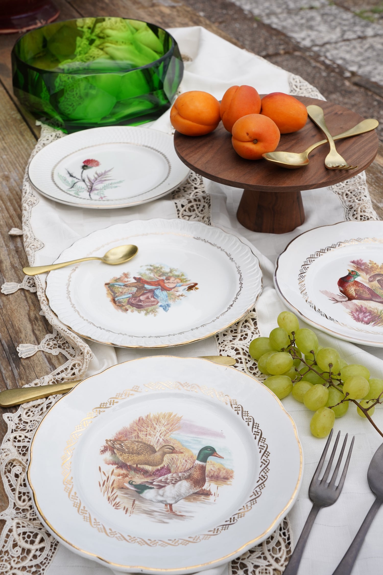 Piatto Vintage in Porcellana con Decoro Selvaggina e Bordo Oro Ø24 cm
