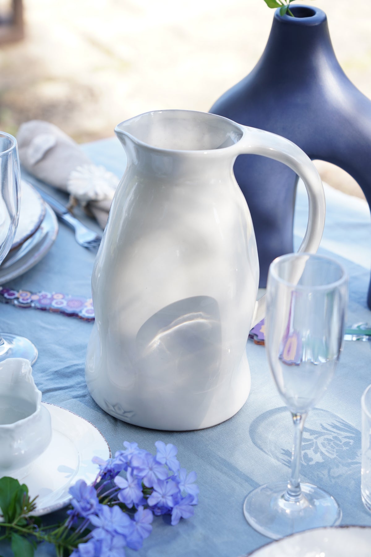Caraffa Dutchdeluxes bianca: purezza, eleganza e design essenziale