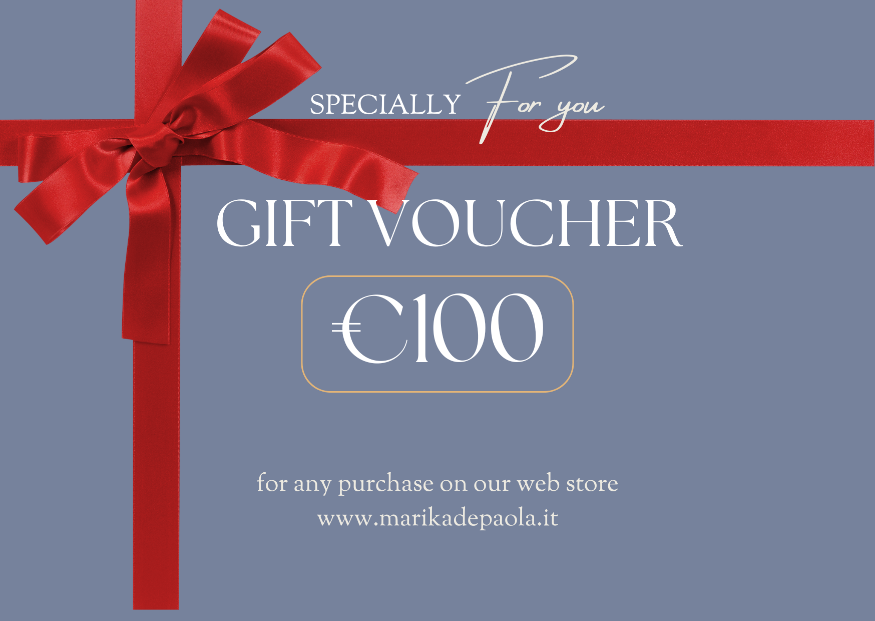 Gift card da 100 euro con design elegante, fiocco rosso e testo ‘Gift Voucher’ per acquisti sul sito marikadepaola.it.