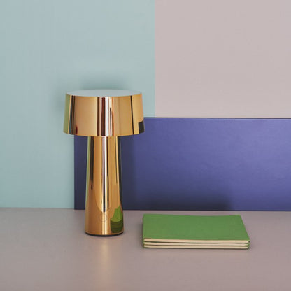 Lampada Mush Vesta da tavolo ricaricabile, nera con luce soffusa e design minimal per interni ed esterni raffinati
