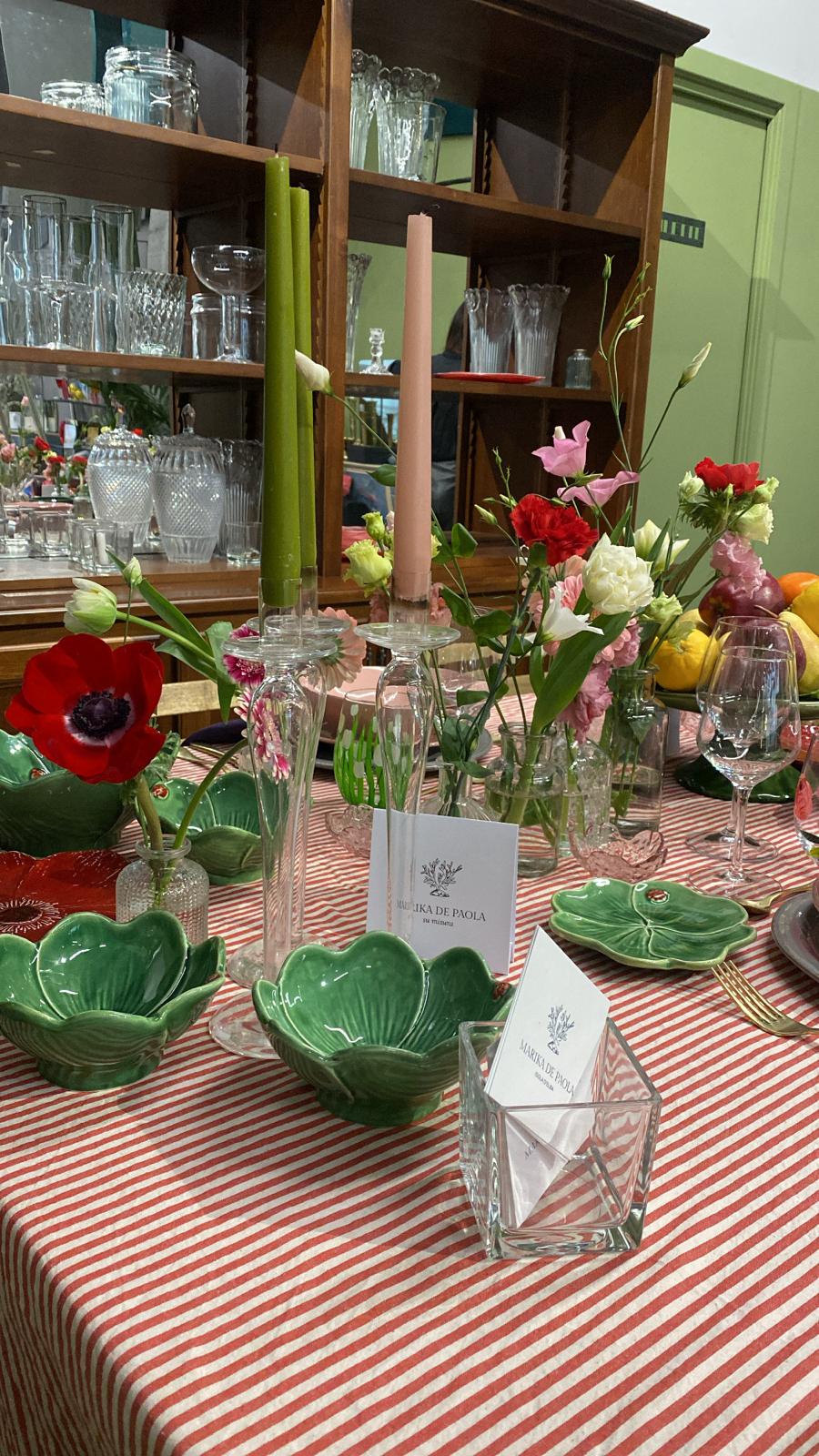 Grand bol à trèfle à quatre feuilles et coccinelle de Virginia Casa : la nature et la chance sur votre table