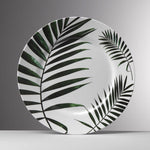 Piatto Kenzia in melamina bianca con foglia di palma verde – Mario Luca Giusti