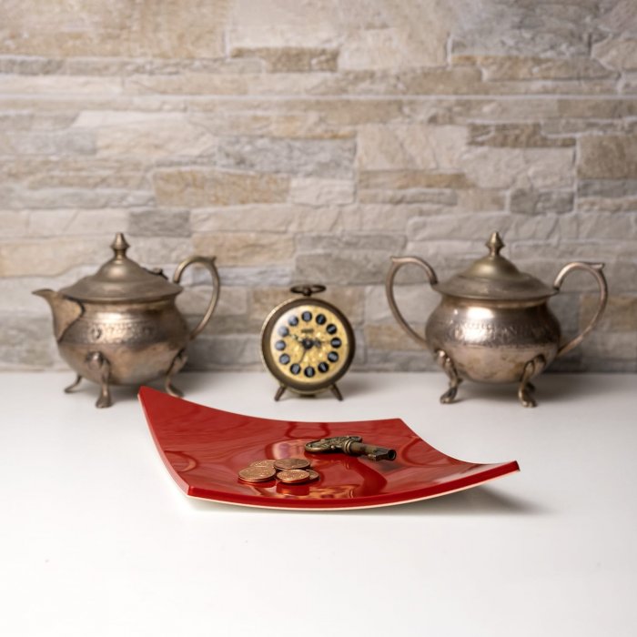 Vuota tasche Vesta in cristallo acrilico rosso a forma di quadri, ispirato ai semi delle carte da gioco, con soldi e chiave