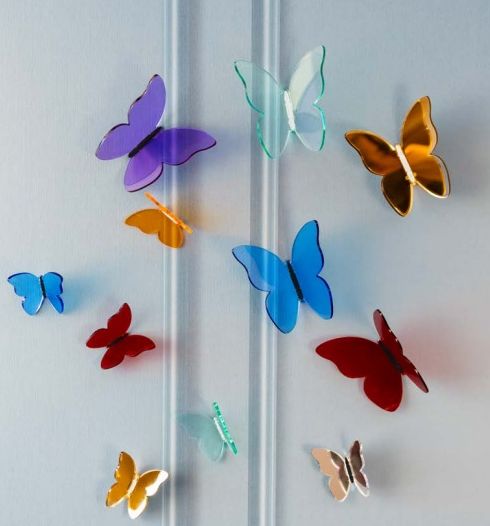 Set Funny Butterlies Vesta da 3 farfalle in cristallo acrilico colorato, misure diverse, decorazioni tridimensionali da parete o regalo elegante