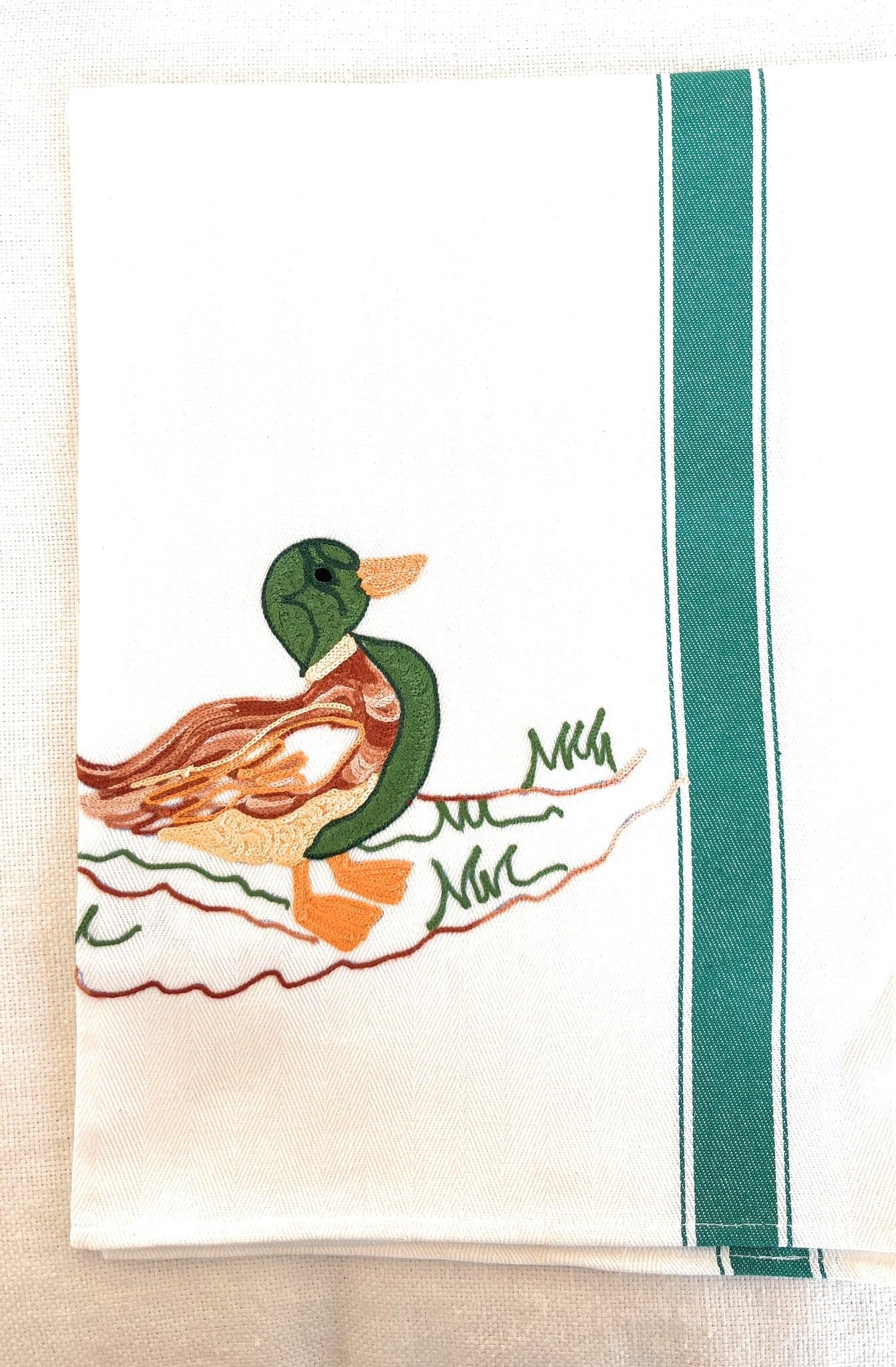 Asciugapiatti in cotone con ricamo anatra su fondo a righe beige e banda verde