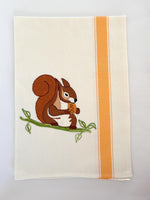 Asciugapiatto in cotone con ricamo scoiattolo e banda gialla