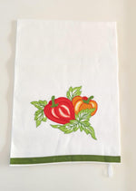 Burazzo ricamato a mano con peperoni rosso e arancio con foglie  su cotone bianco con bordo verde, Made in Italy