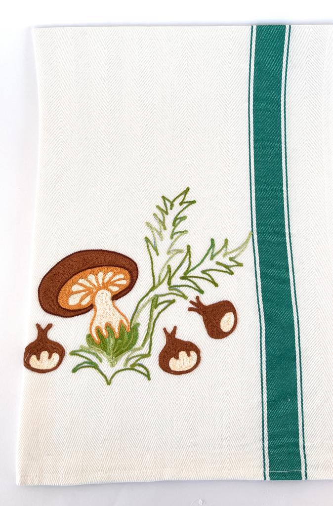 Asciuga piatto con castagne e fungo e riga verde