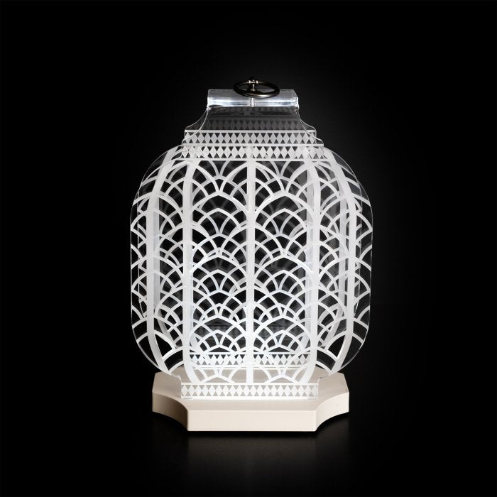 Lampada Atena Vesta ricaricabile in cristallo acrilico inciso, due misure, artigianale e trasparente, design made in Italy