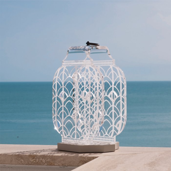 Lampada Atena Vesta ricaricabile in cristallo acrilico inciso, due misure, artigianale e trasparente, design made in Italy