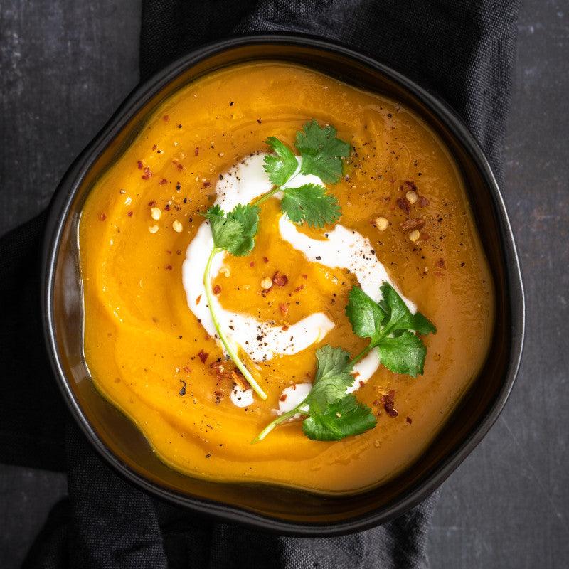 Bolo in terracotta nero opaco con vellutata di verdure Dutch Deluxes con profilo ondulato, fatto a mano
