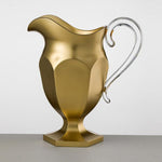 Brocca in cristallo sintetico oro con manico trasparente firmata Mario Luca Giusti - design italiano elegante