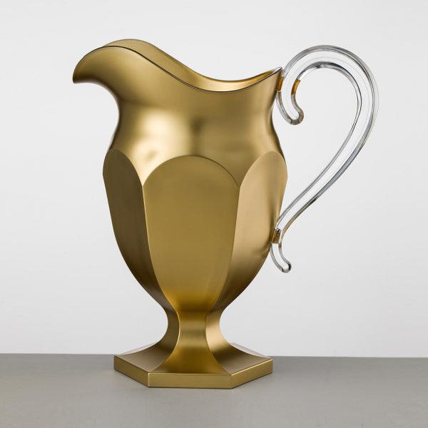 Brocca in cristallo sintetico oro con manico trasparente firmata Mario Luca Giusti - design italiano elegante