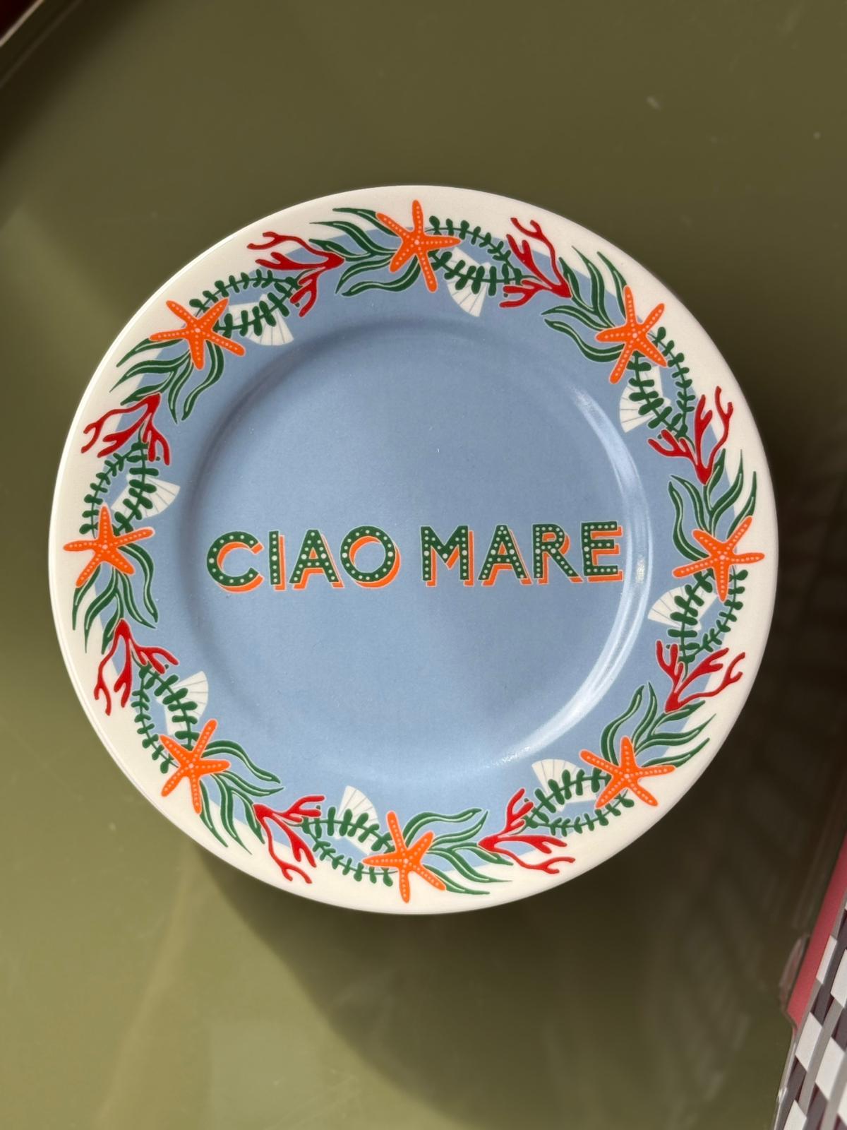 Piatto in porcellana “Ciao Mare” Ø 16 cm – Decoro marino con stelle e coralli