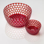 Insalatiera e coppetta Lente rossa Mario Luca Giusti in cristallo acrilico, perfetta per dessert o aperitivi eleganti