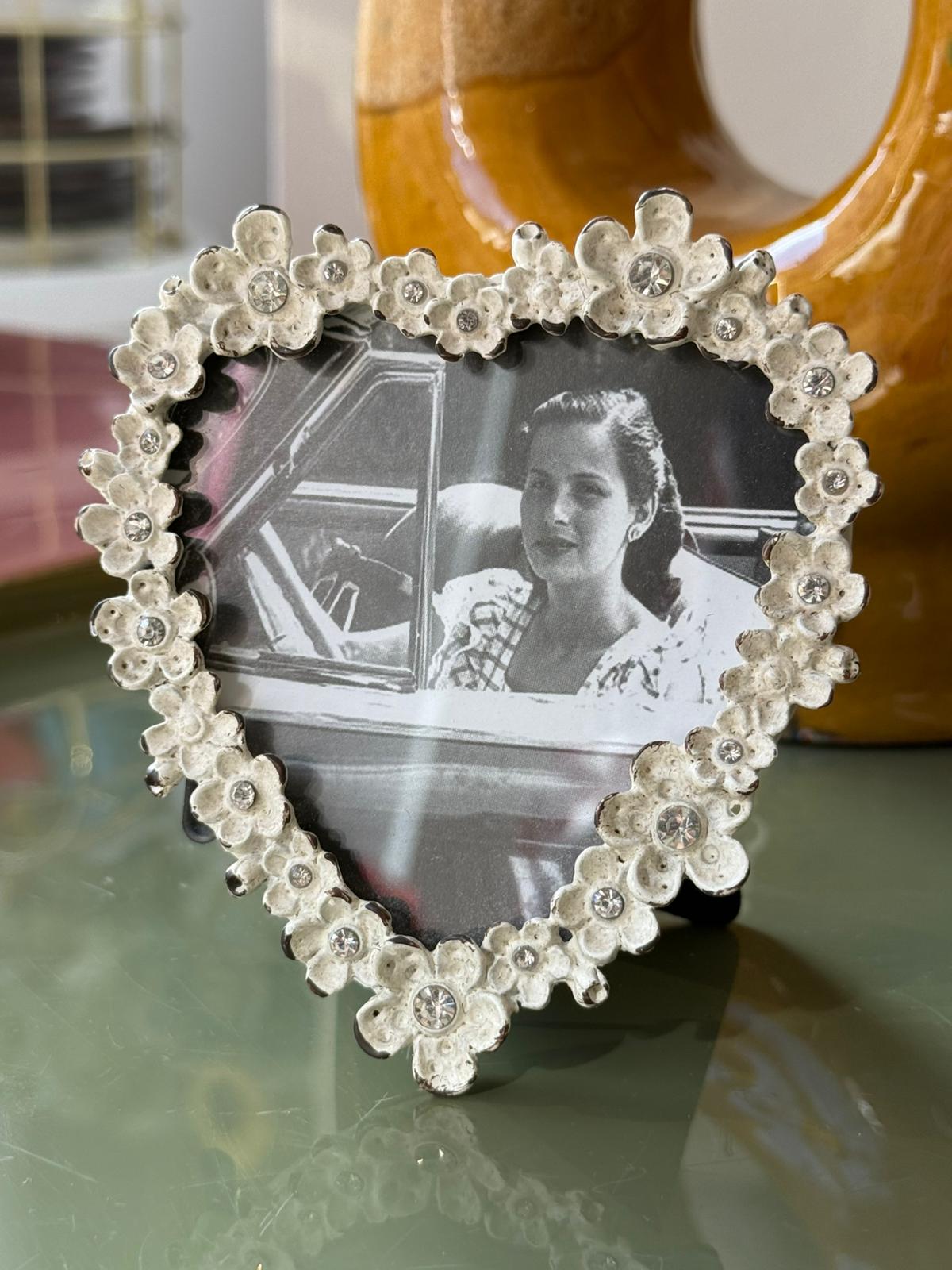 Cornice a cuore in ferro: romanticismo shabby chic per i tuoi ricordi