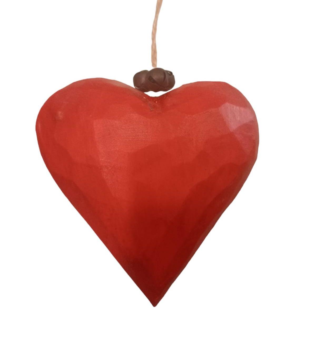 Cuore in legno rosso per decorazioni natalizie, mise en place e confezioni regalo eleganti
