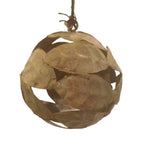 Sfera in ferro con foglie decorative simili all’alloro, disponibile in due misure. Oggetto artigianale elegante per decorare o regalare.