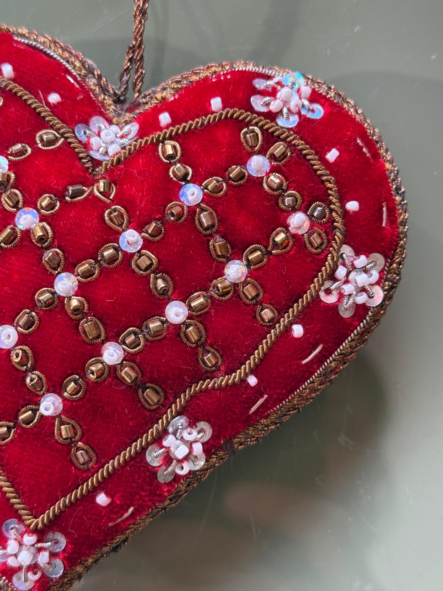 Cuore decorativo in tessuto: un tocco d’amore e tradizione
