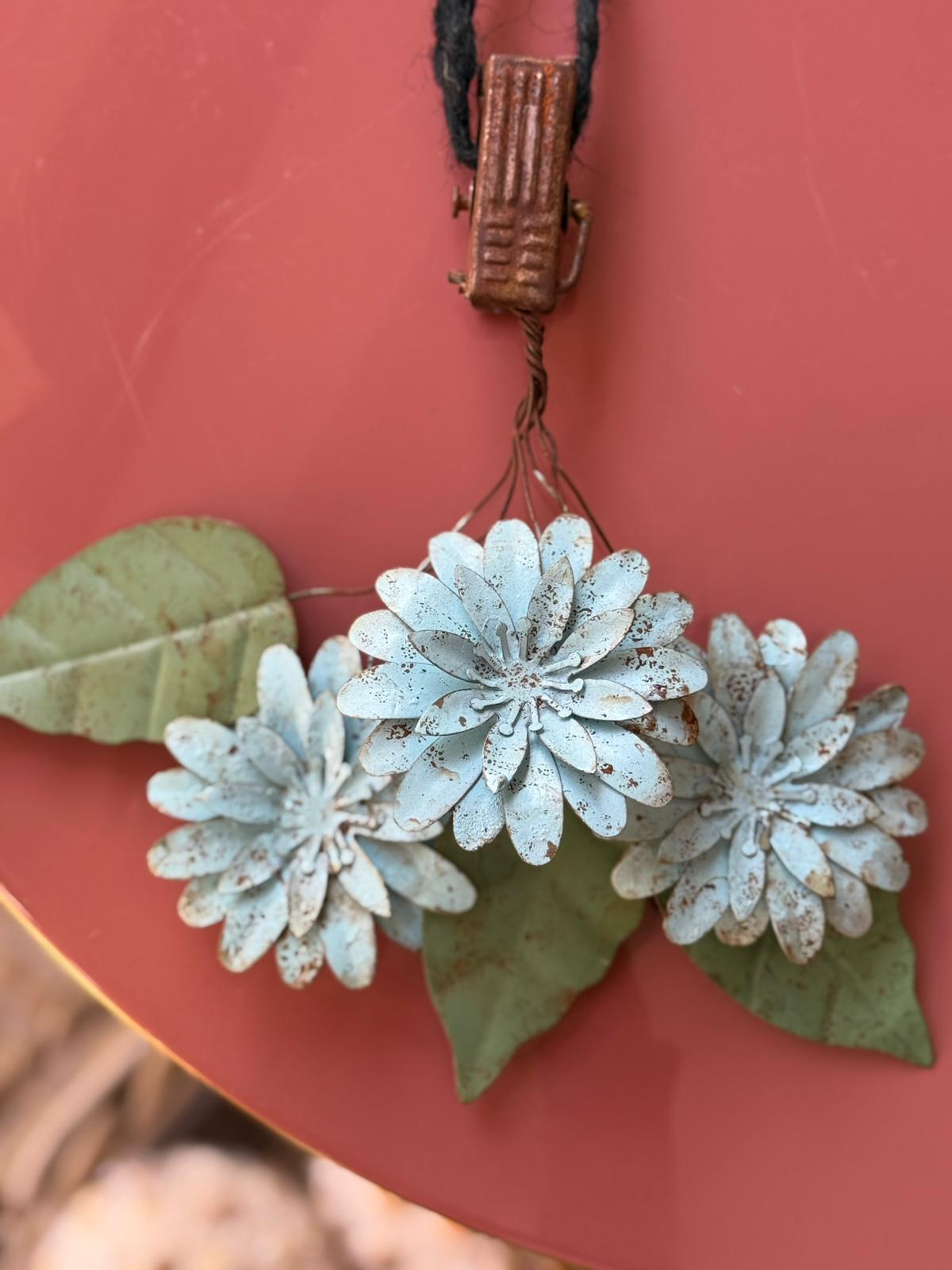 Fiori in ferro con gancio: dettagli shabby chic per la tua casa