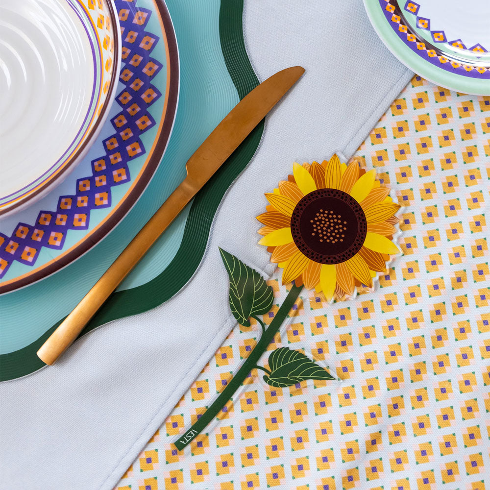 Girasole Vesta Special Moment utilizzato come segnaposto su tavola apparecchiata
