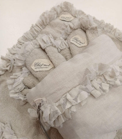 Set de 3 serviettes de bain Lavette avec élégant sac en lin, couleur : Argile avec dentelle, 100% Made in Italy - Chez Moi