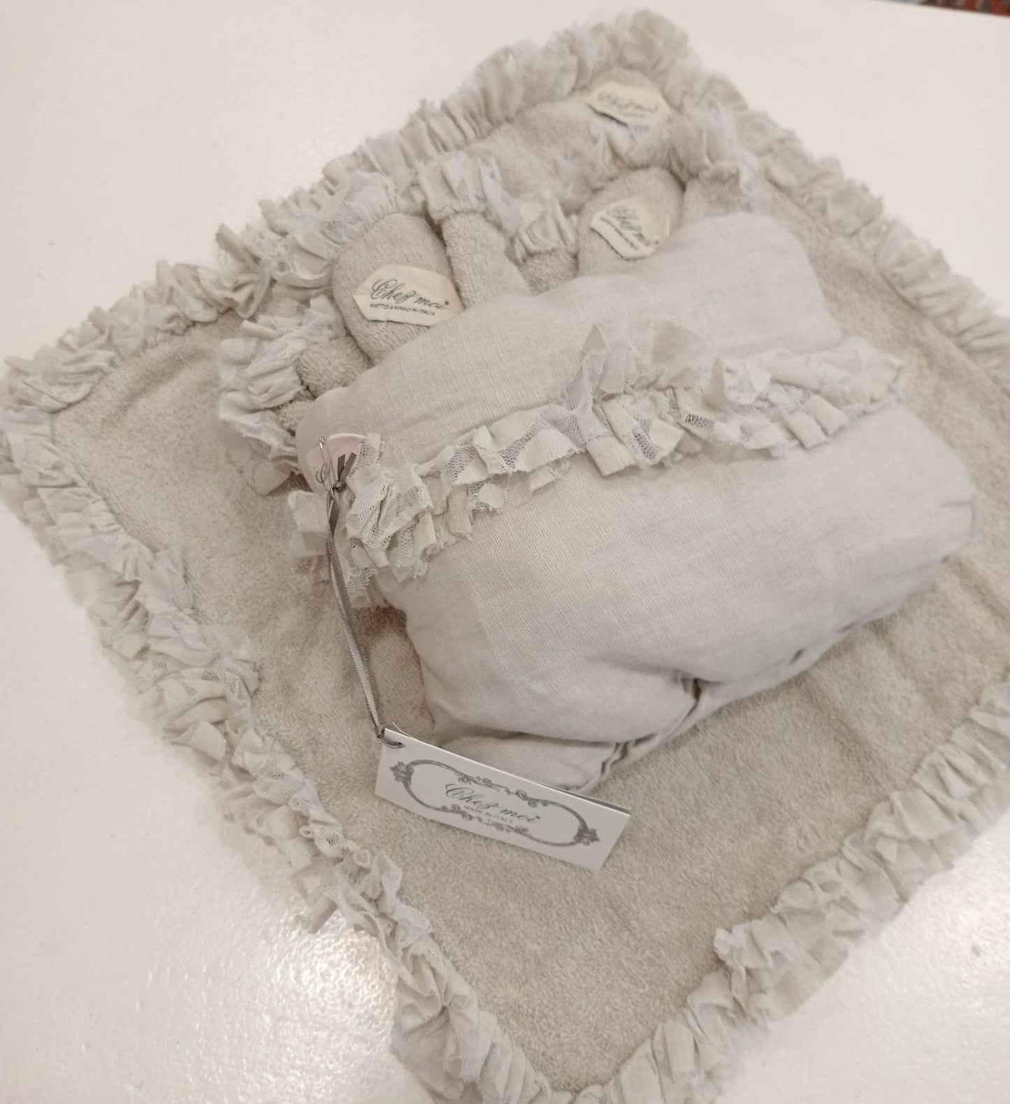 Set de 3 serviettes de bain Lavette avec élégant sac en lin, couleur : Argile avec dentelle, 100% Made in Italy - Chez Moi