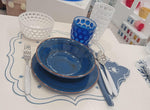 Set americano e tovagliolo in lino con ricamo granchi blu e piatti Saint Tropez