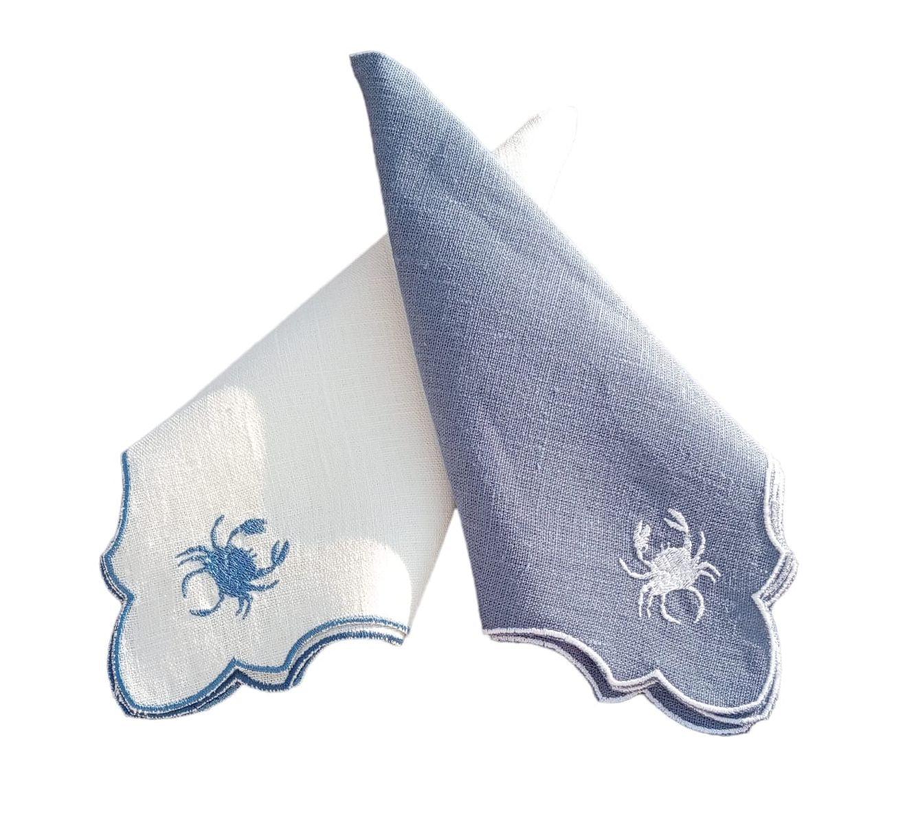 Tovaglioli artigianali in lino cerato con granchi ricamati bianco e blu
