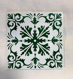 Mattonella decorativa verde modello Tiziano di Mario Luca Giusti su sfondo bianco