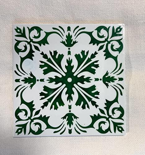 Mattonella decorativa verde modello Tiziano di Mario Luca Giusti su sfondo bianco