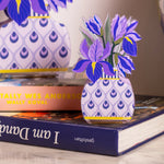 mini profumatore iris vesta home con fiori blu su libri decorazione elegante