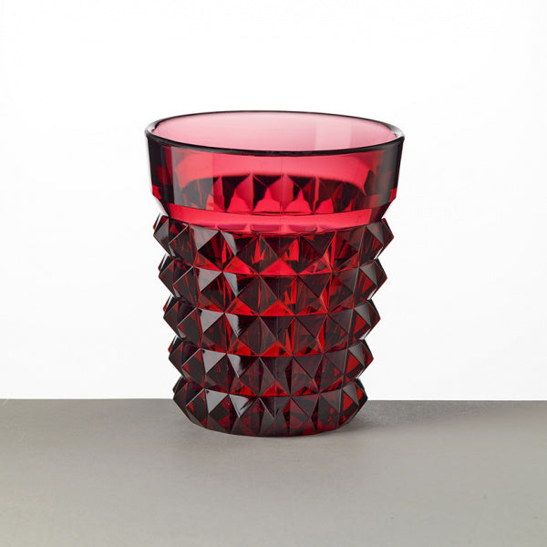 Bicchiere Palazzo rosso in acrilico trasparente con rilievi geometrici, design Mario Luca Giusti

