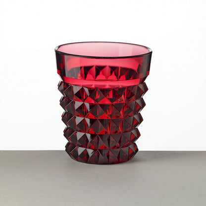 Bicchiere Palazzo rosso in acrilico trasparente con rilievi geometrici, design Mario Luca Giusti

